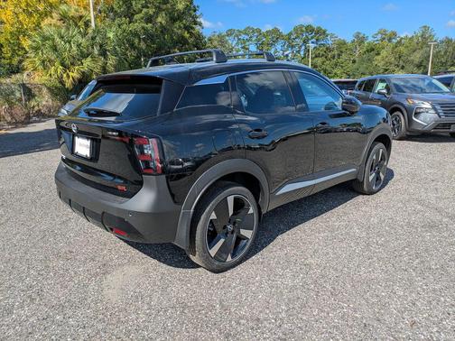 Super Black 2026 Nissan Kicks SR