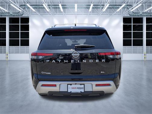 2025 Nissan Pathfinder SL FWD