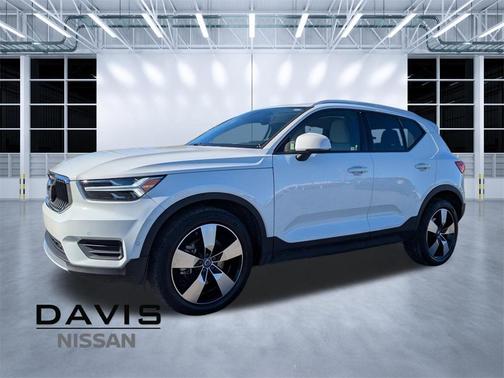 2019 Volvo XC40 T5 Momentum