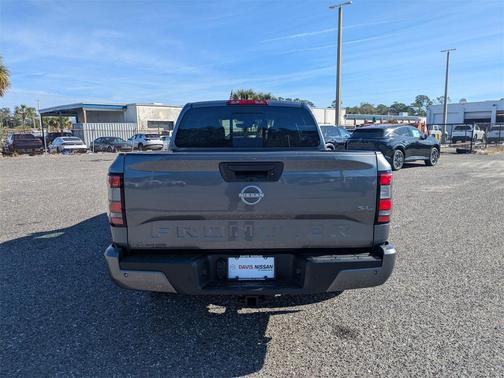 2024 Nissan Frontier SL