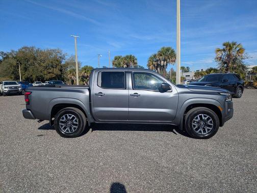 2024 Nissan Frontier SL