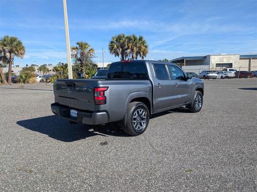 2024 Nissan Frontier SL