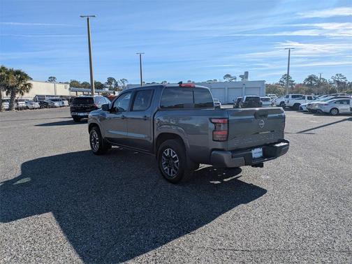 2024 Nissan Frontier SL