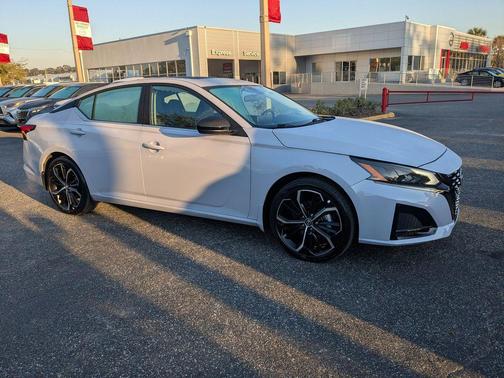 2025 Nissan Altima SR FWD