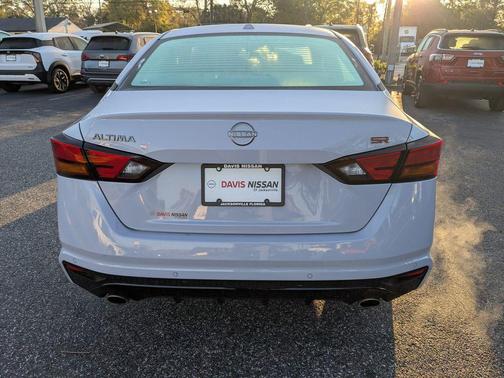 2025 Nissan Altima SR FWD