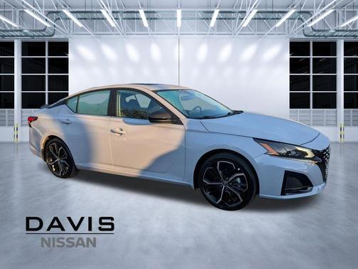 2025 Nissan Altima SR FWD