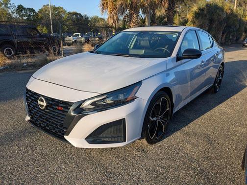 2025 Nissan Altima SR FWD