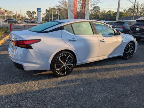 2025 Nissan Altima SR FWD