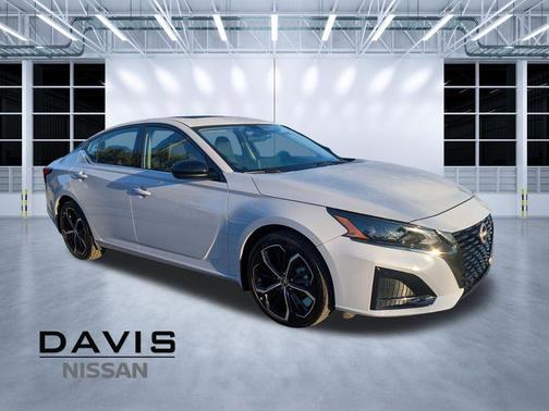 2025 Nissan Altima SR FWD