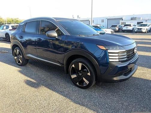 Deep Blue Pearl/Gun Metallic 2025 Nissan Kicks SR