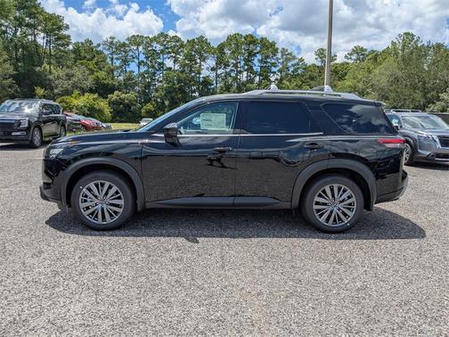 2025 Nissan Pathfinder SL FWD