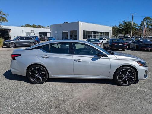 2023 Nissan Altima SR FWD