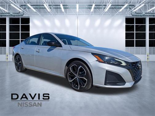 2023 Nissan Altima SR FWD