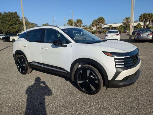 Aspen White Tricoat 2026 Nissan Kicks SR