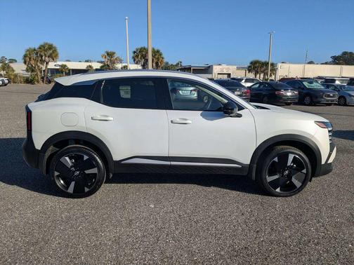 Aspen White Tricoat 2026 Nissan Kicks SR