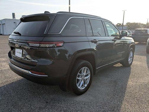 Baltic Gray Metallic Clearcoat 2025 Jeep Grand Cherokee Laredo