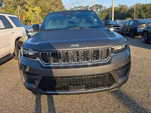 Baltic Gray Metallic Clearcoat 2025 Jeep Grand Cherokee Laredo
