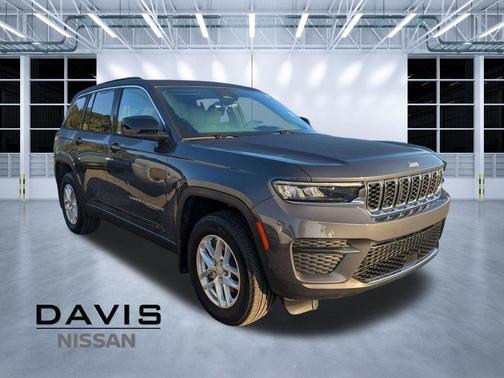 Baltic Gray Metallic Clearcoat 2025 Jeep Grand Cherokee Laredo