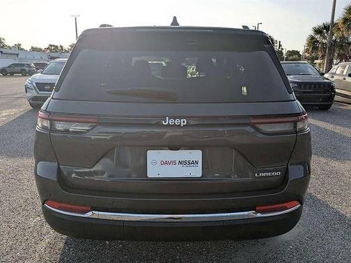 Baltic Gray Metallic Clearcoat 2025 Jeep Grand Cherokee Laredo