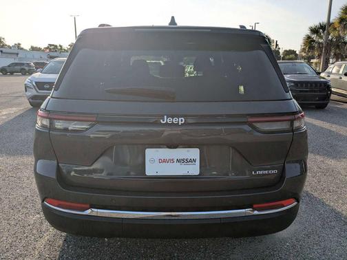 Baltic Gray Metallic Clearcoat 2025 Jeep Grand Cherokee Laredo