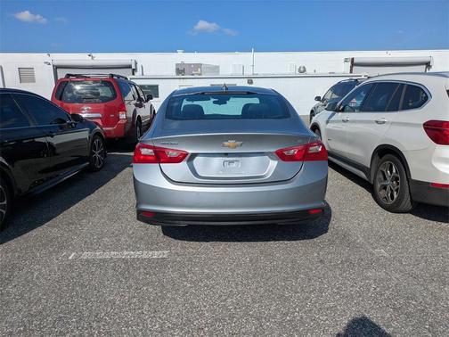 Sterling Gray Metallic 2024 Chevrolet Malibu FWD 1LT