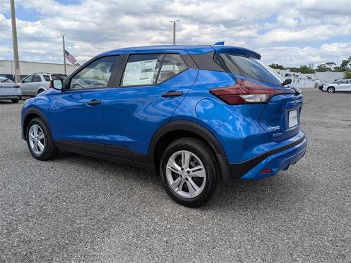 2025 Nissan Kicks S