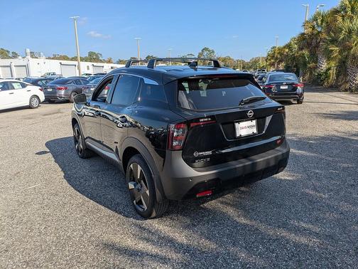 Super Black 2026 Nissan Kicks SR