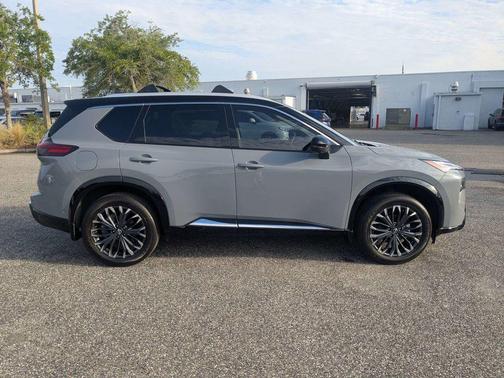 Boulder Gray Pearl/Super Black 2025 Nissan Rogue Platinum