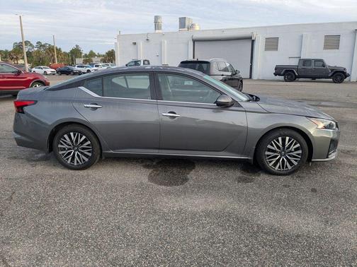 Gun Metallic 2025 Nissan Altima 2.5 SV