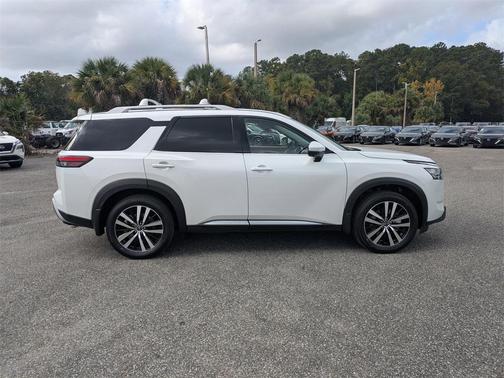 2025 Nissan Pathfinder Platinum FWD