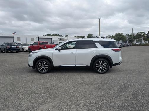 2025 Nissan Pathfinder Platinum FWD