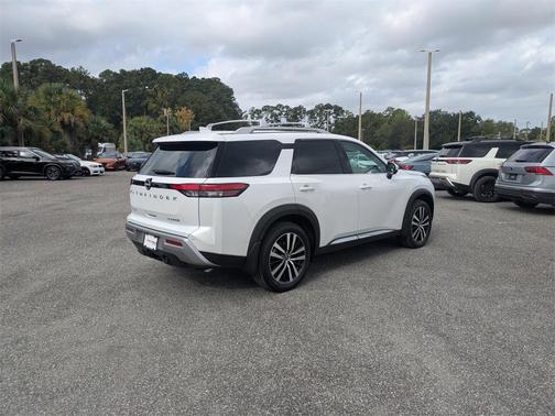 2025 Nissan Pathfinder Platinum FWD