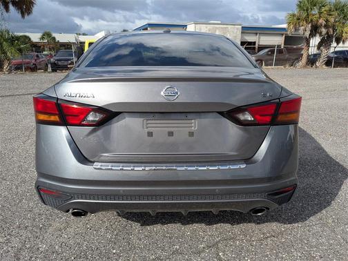 2022 Nissan Altima SR FWD