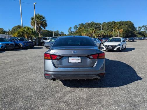 2022 Nissan Altima SR FWD