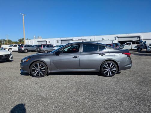 2022 Nissan Altima SR FWD