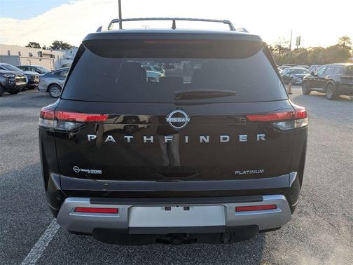 2025 Nissan Pathfinder Platinum FWD