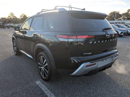 2025 Nissan Pathfinder Platinum FWD