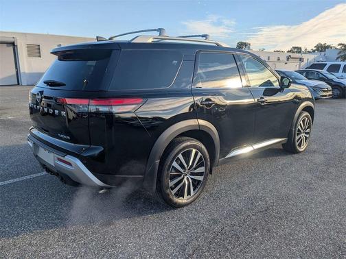 2025 Nissan Pathfinder Platinum FWD