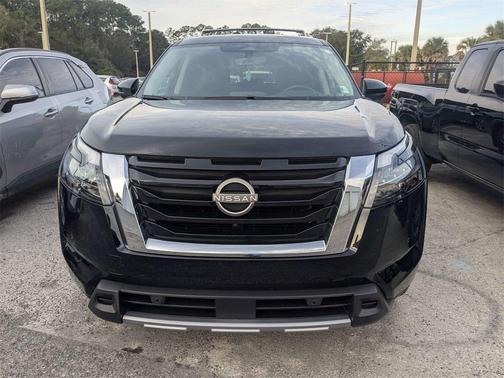 2025 Nissan Pathfinder Platinum FWD