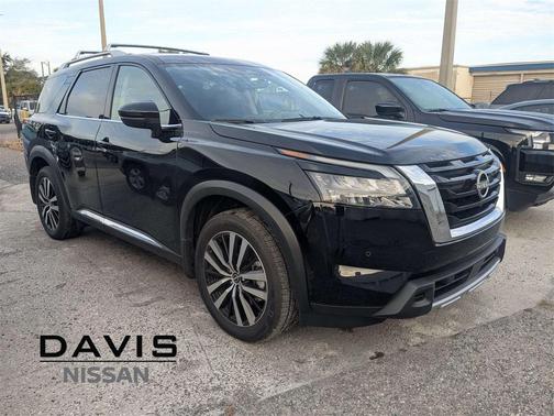 2025 Nissan Pathfinder Platinum FWD