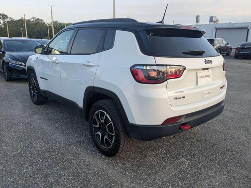 Bright White Clearcoat 2025 Jeep Compass Trailhawk
