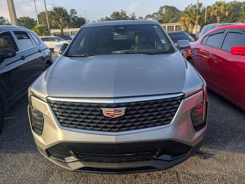 Argent Silver Metallic 2024 Cadillac XT4 Premium Luxury