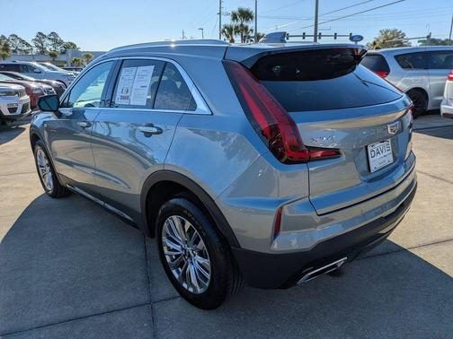 Argent Silver Metallic 2024 Cadillac XT4 Premium Luxury