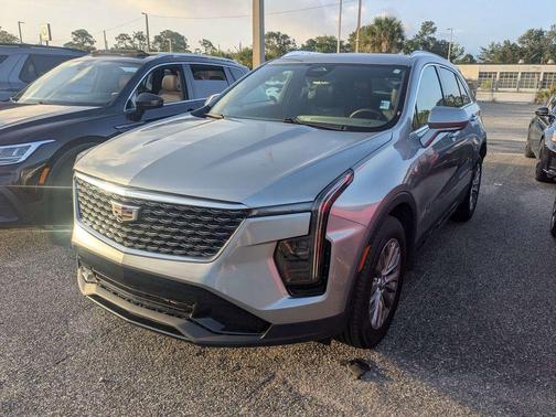 Argent Silver Metallic 2024 Cadillac XT4 Premium Luxury
