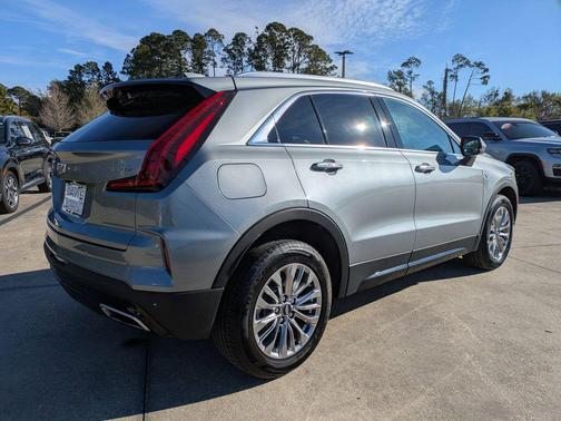 Argent Silver Metallic 2024 Cadillac XT4 Premium Luxury