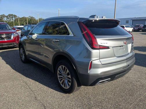 Argent Silver Metallic 2024 Cadillac XT4 Premium Luxury