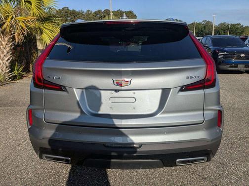 Argent Silver Metallic 2024 Cadillac XT4 Premium Luxury