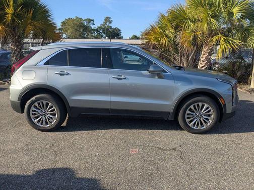 Argent Silver Metallic 2024 Cadillac XT4 Premium Luxury