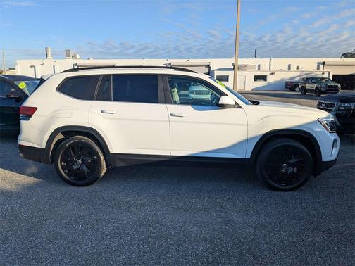 2025 Volkswagen Atlas 2.0T SE w/Technology