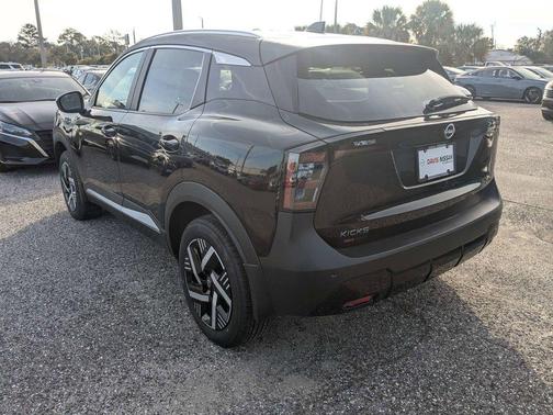 Super Black 2026 Nissan Kicks SV